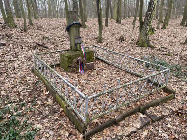 Rudoarmějský hrob
